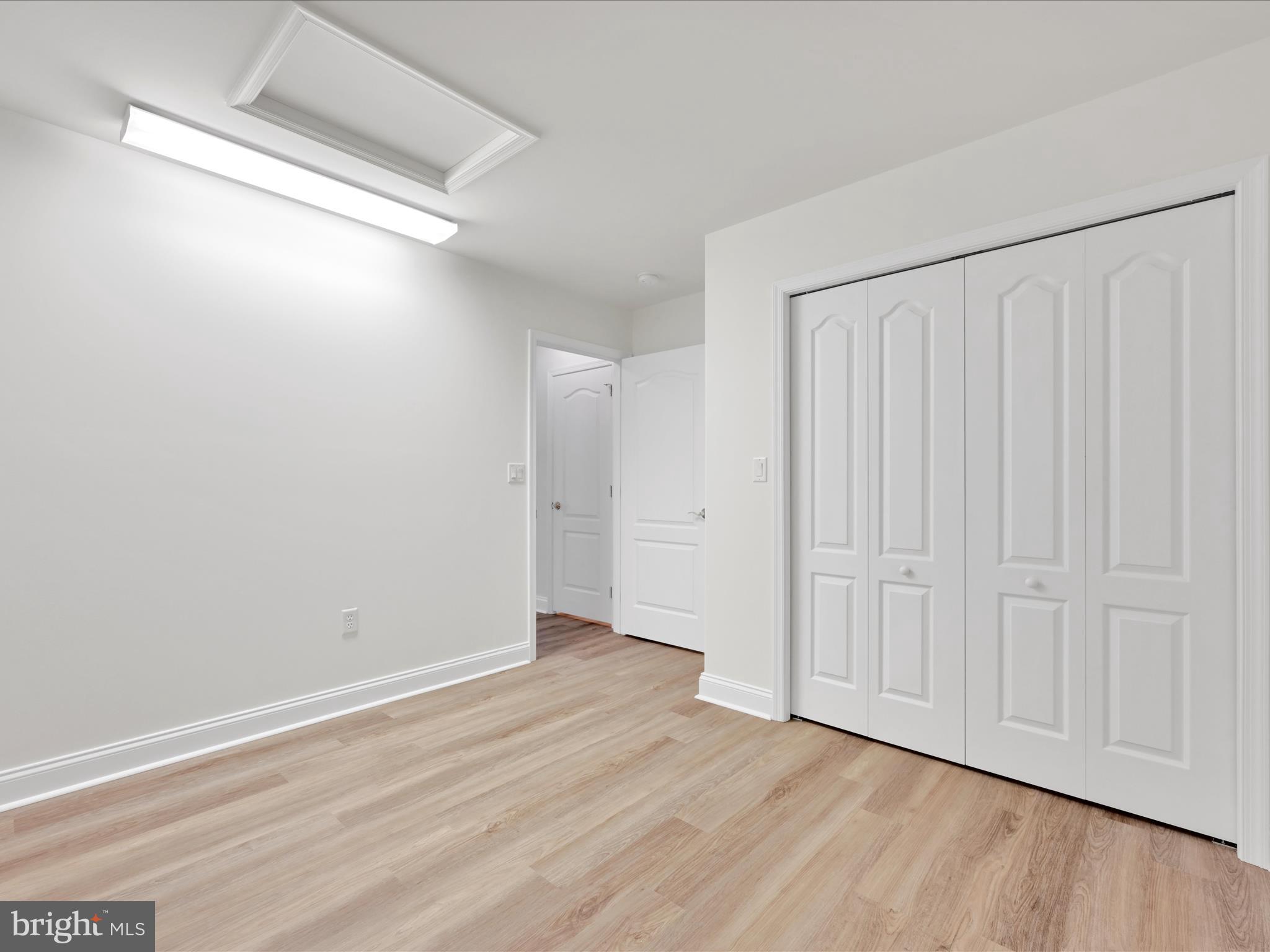 1037 English Dr
