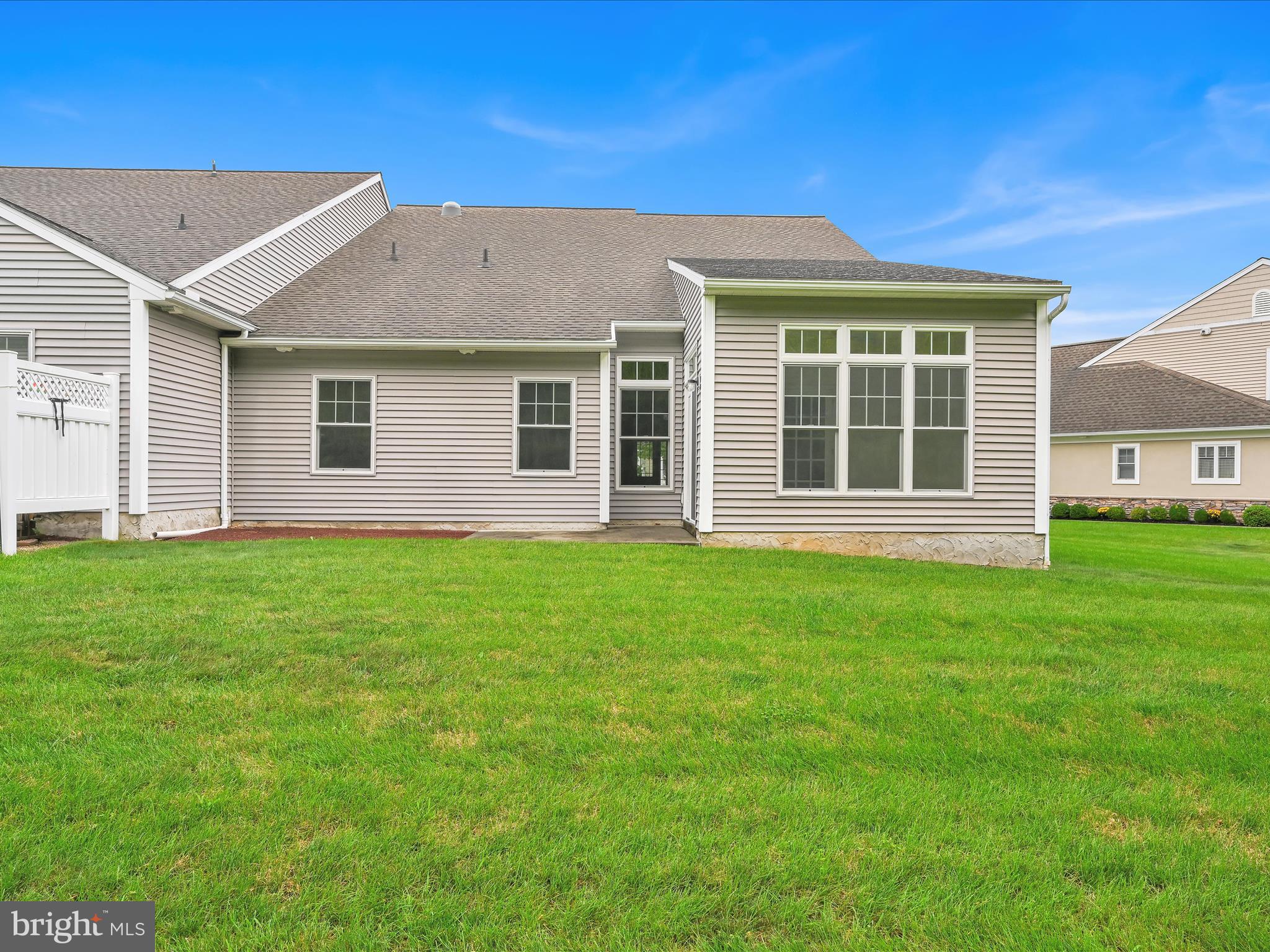 1037 English Dr