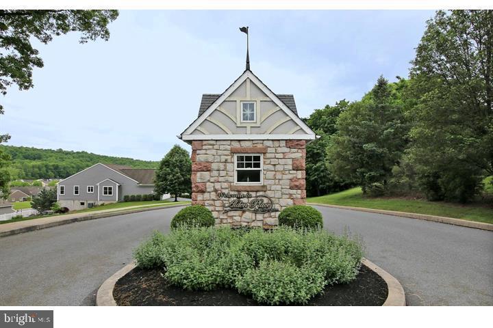 1037 English Dr
