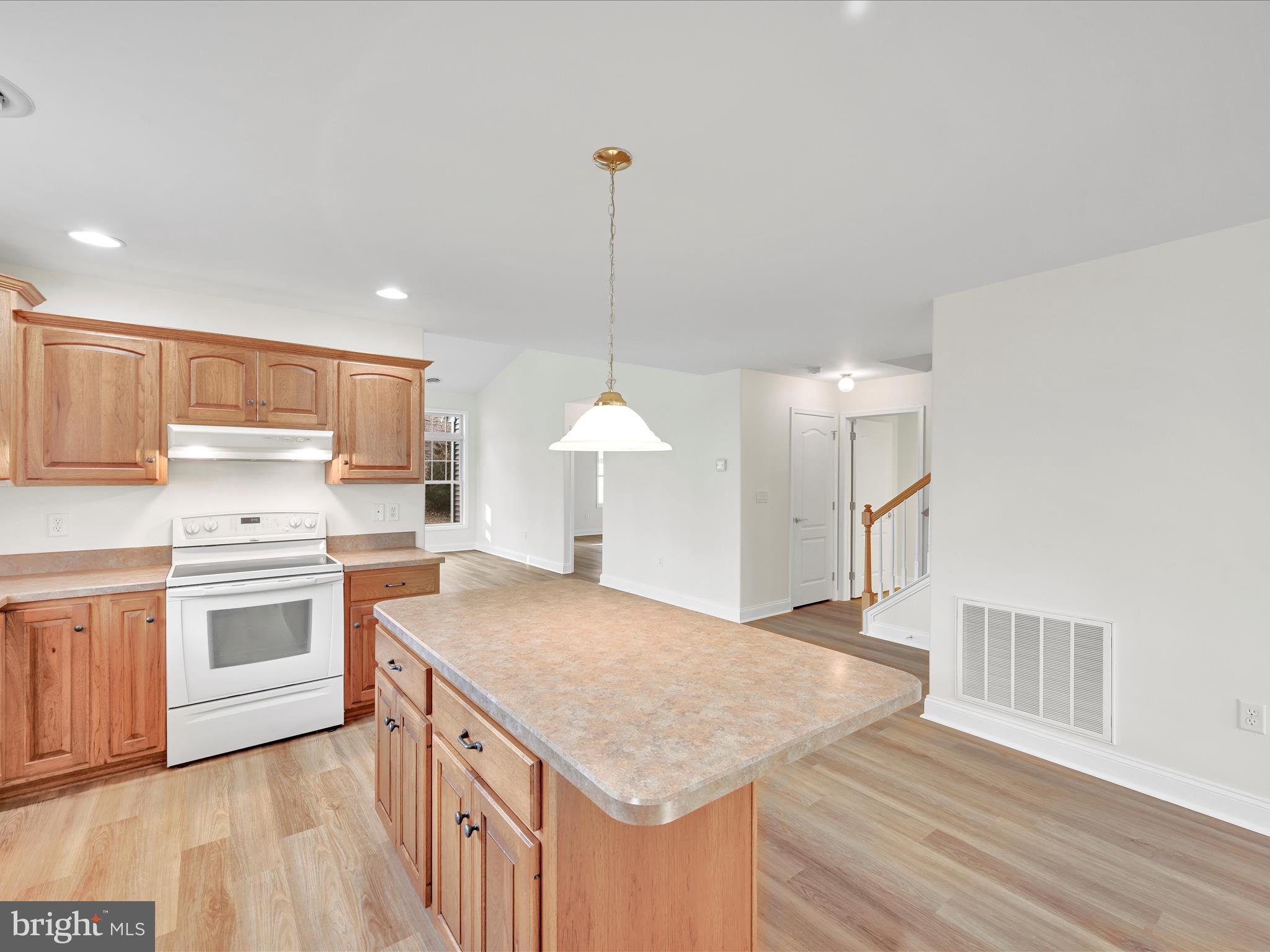 1037 English Dr