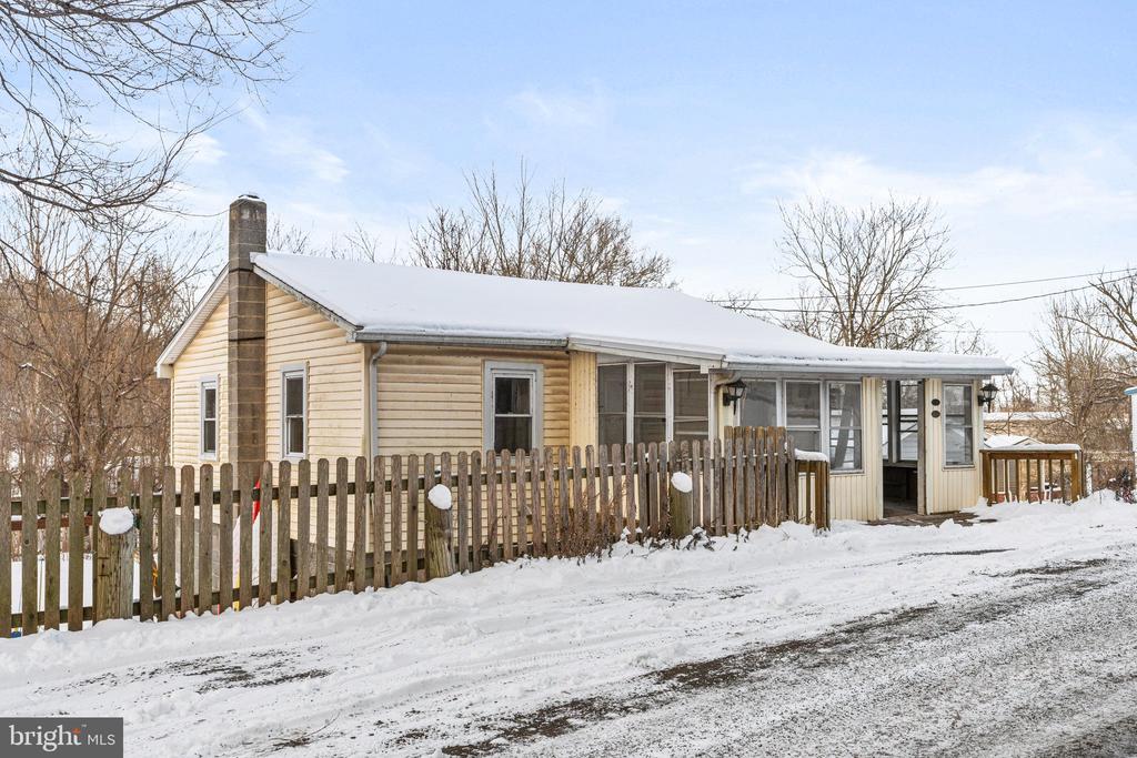 24 Watershed Dr