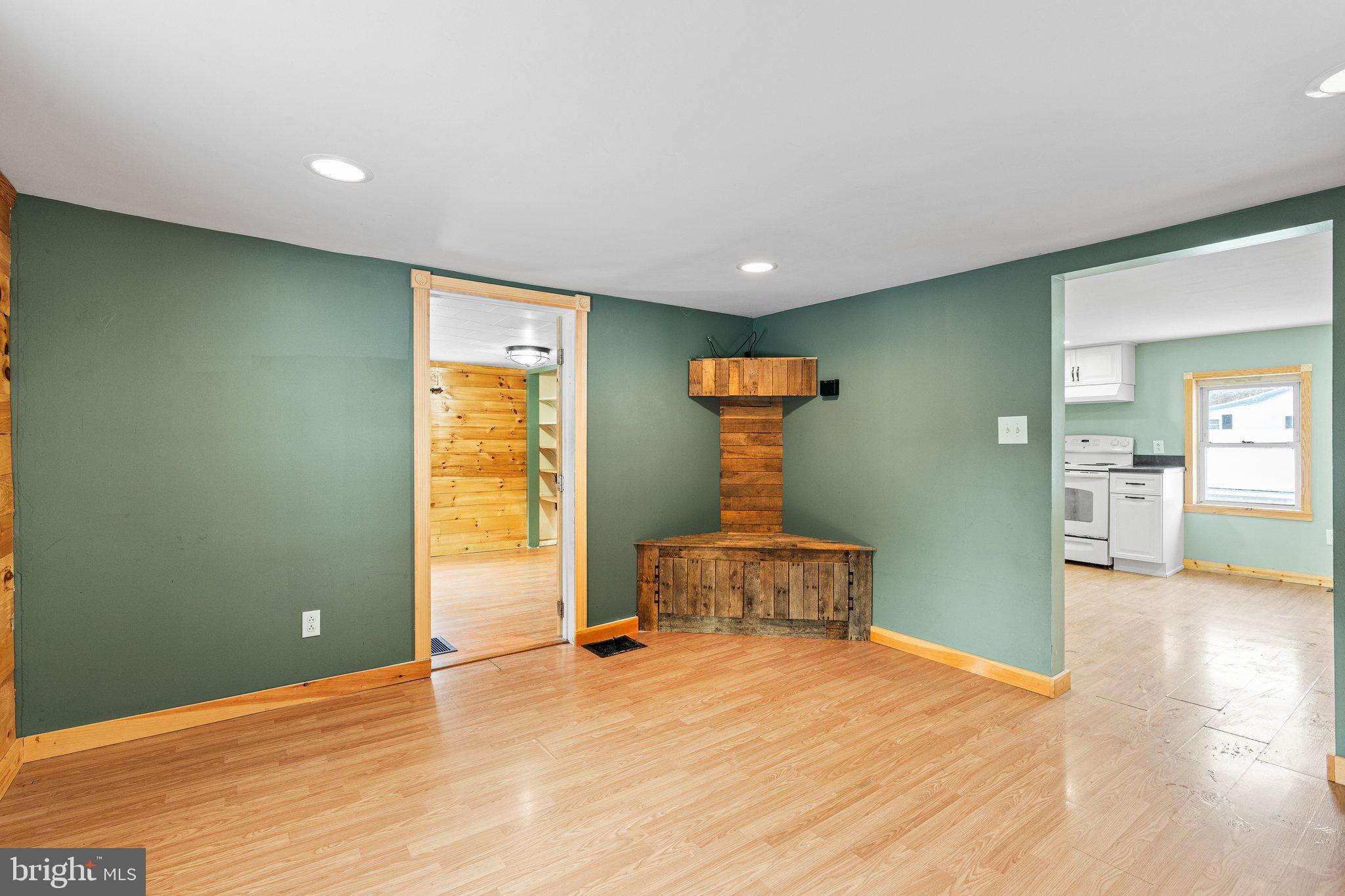 24 Watershed Dr