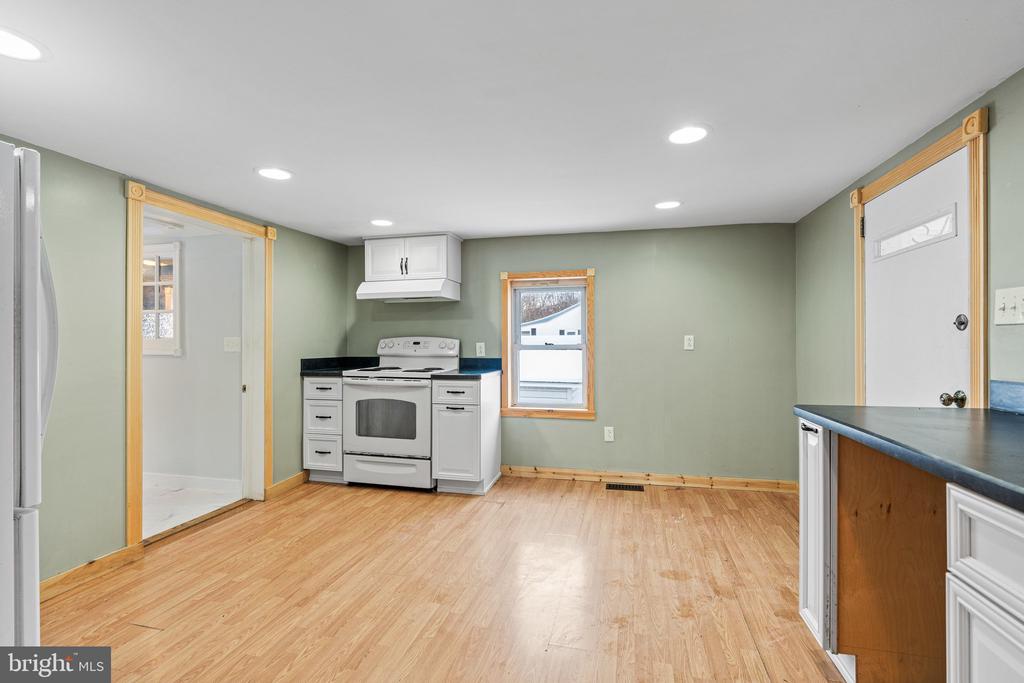 24 Watershed Dr