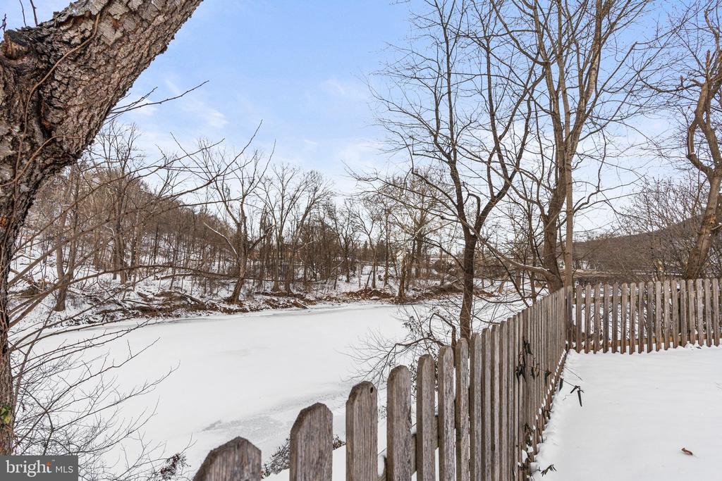 24 Watershed Dr