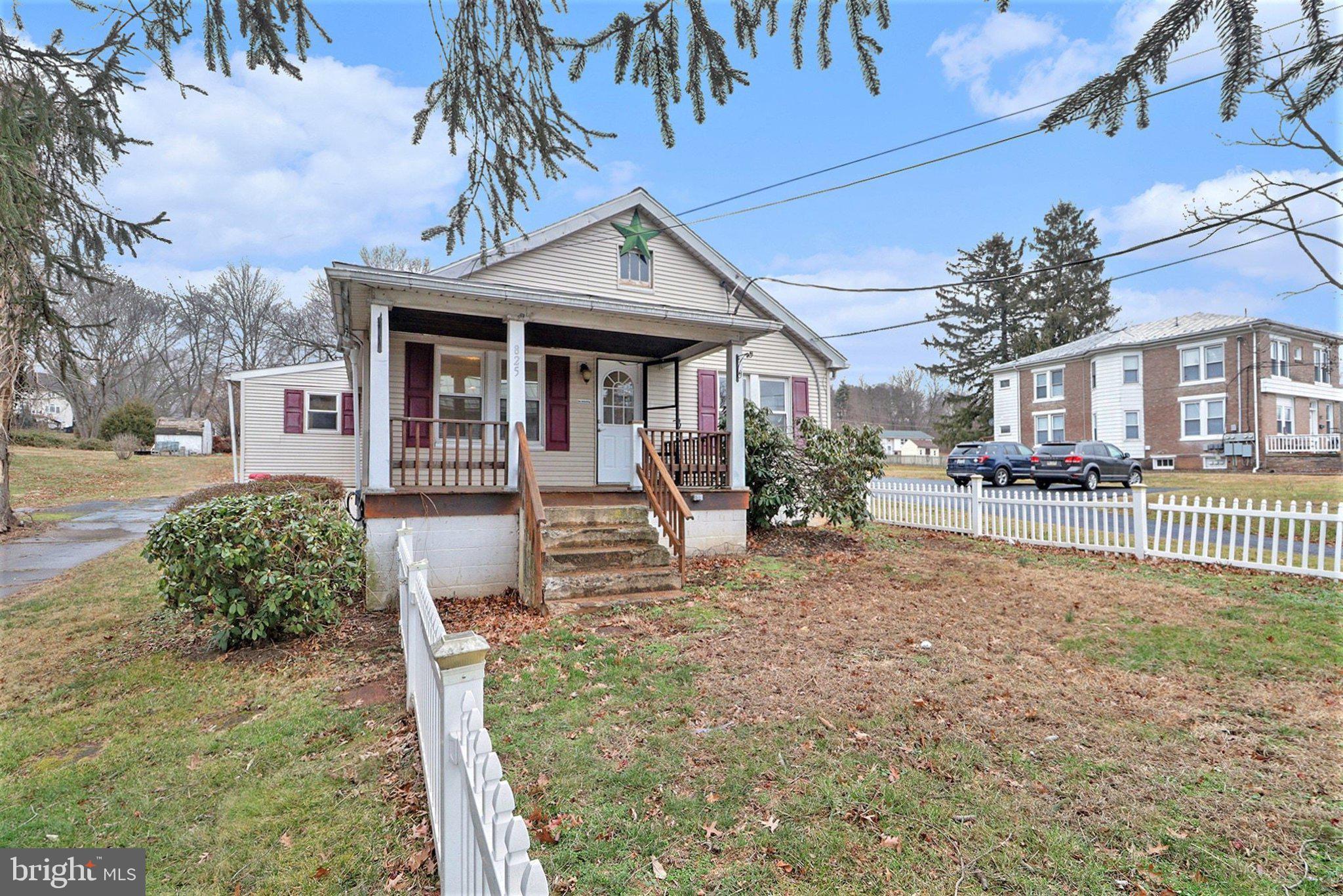 825 N LINCOLN STREET