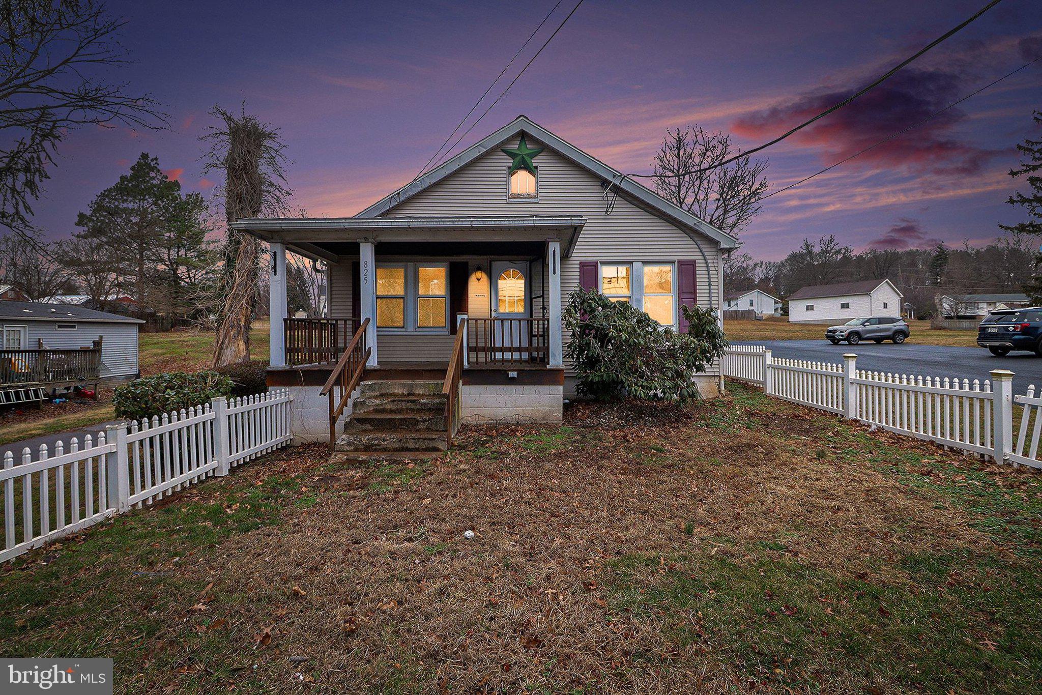 825 N LINCOLN STREET