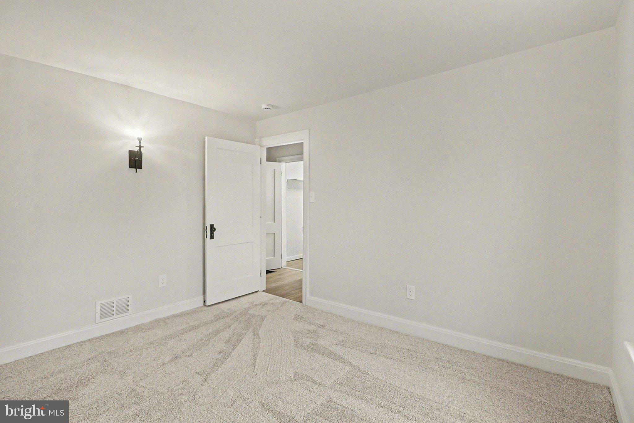 825 N LINCOLN STREET