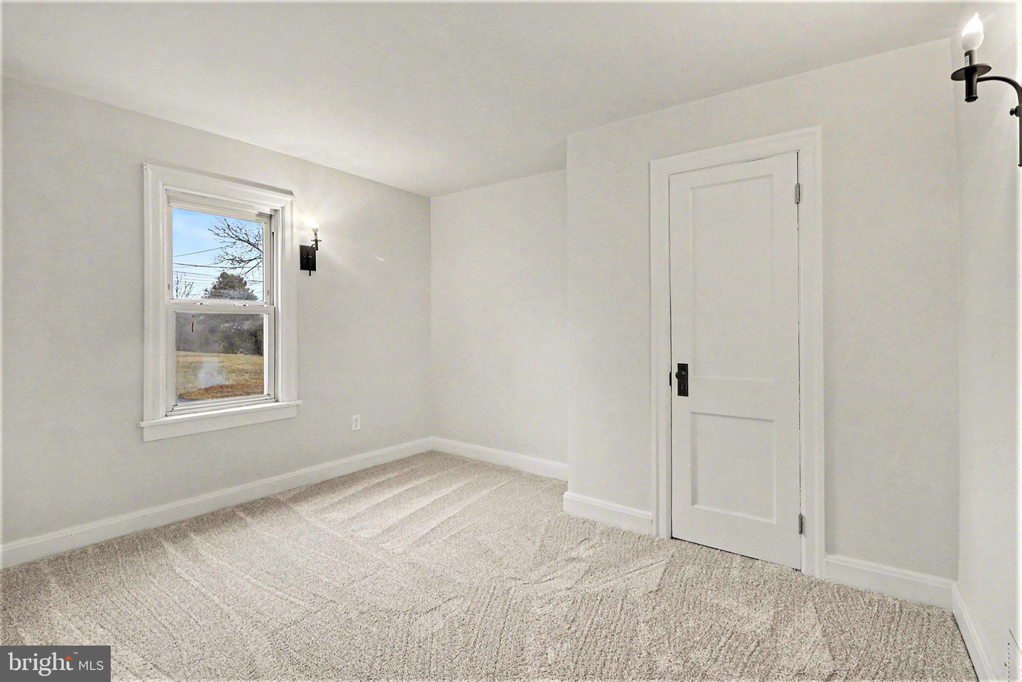 825 N LINCOLN STREET