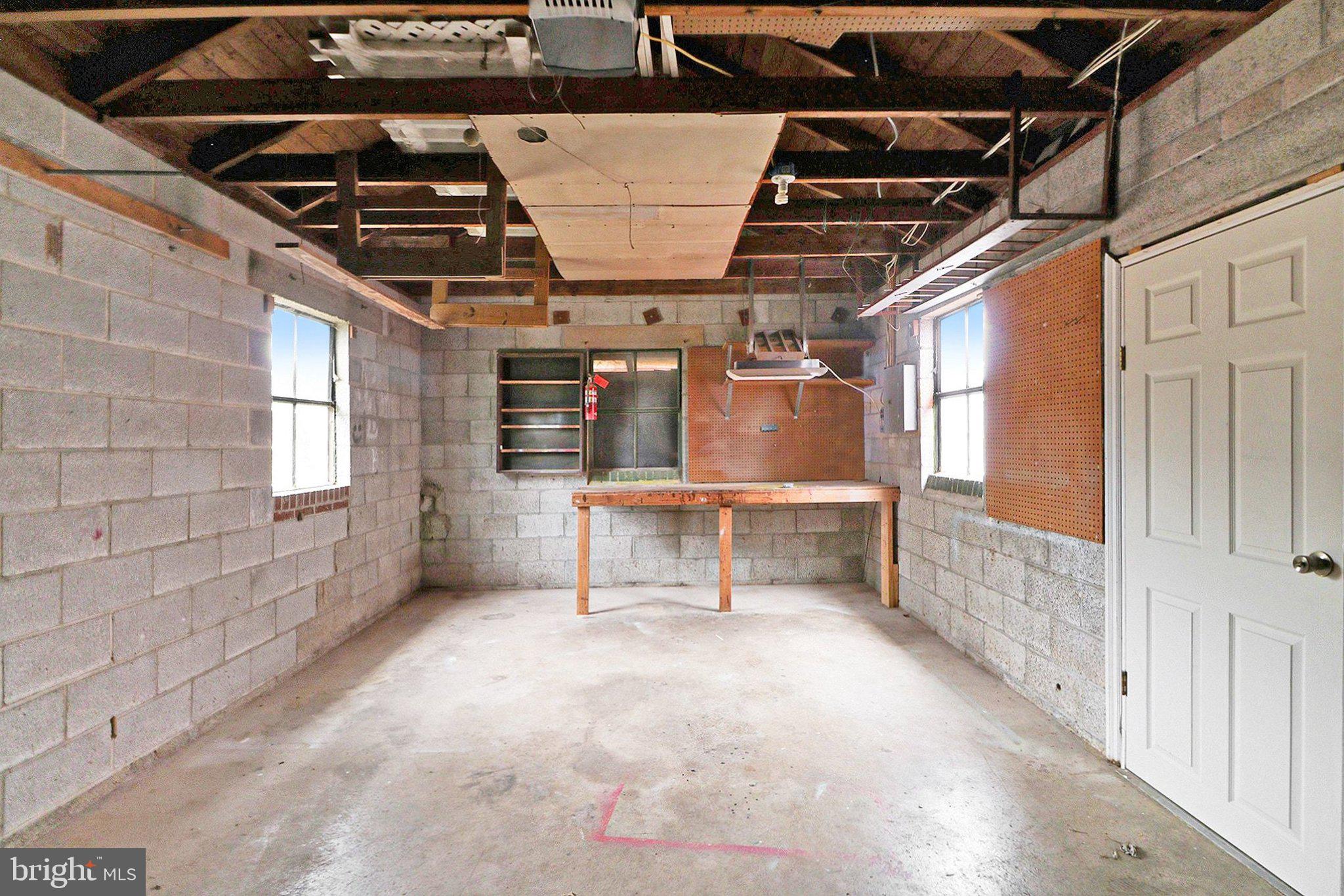 825 N LINCOLN STREET