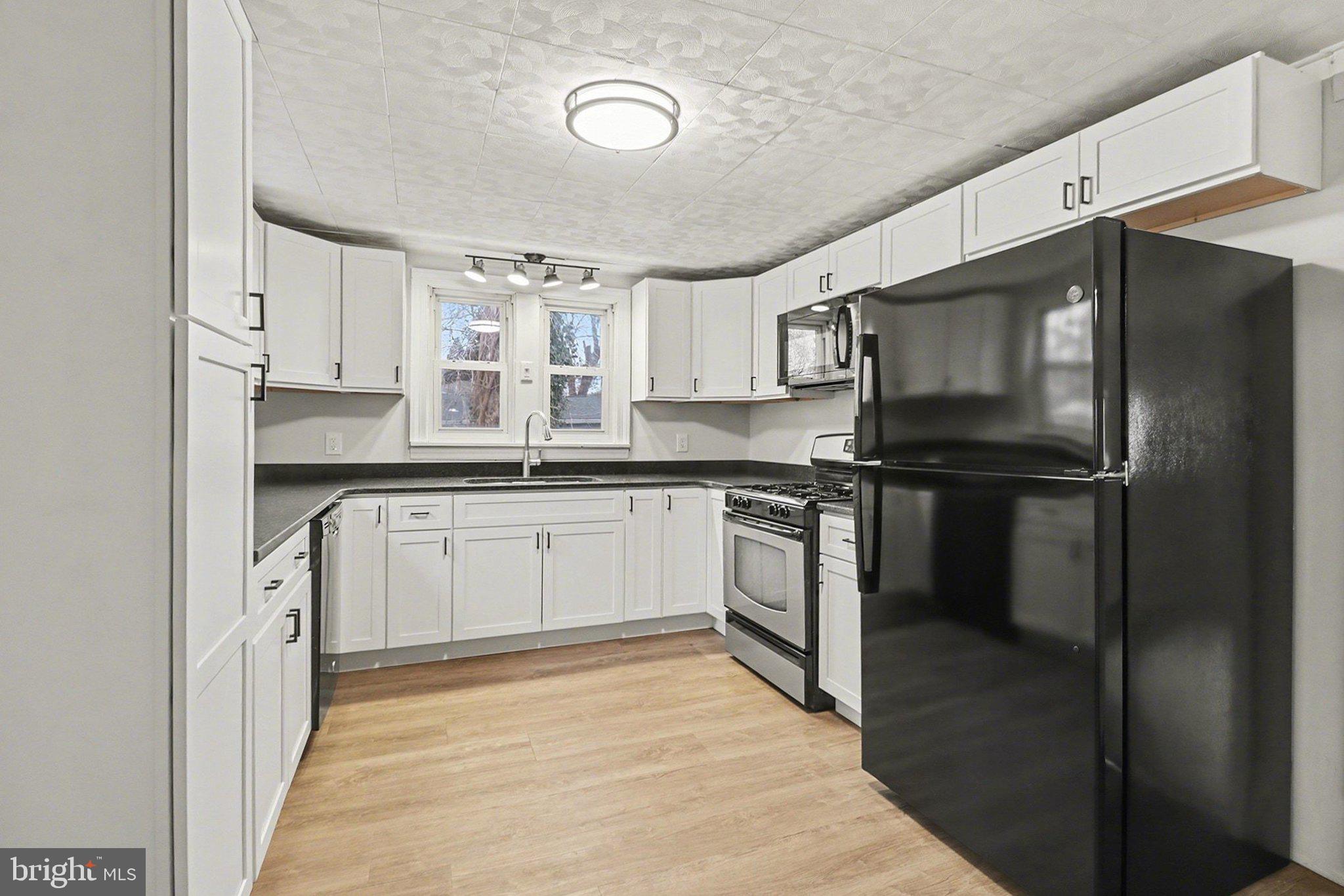 825 N LINCOLN STREET