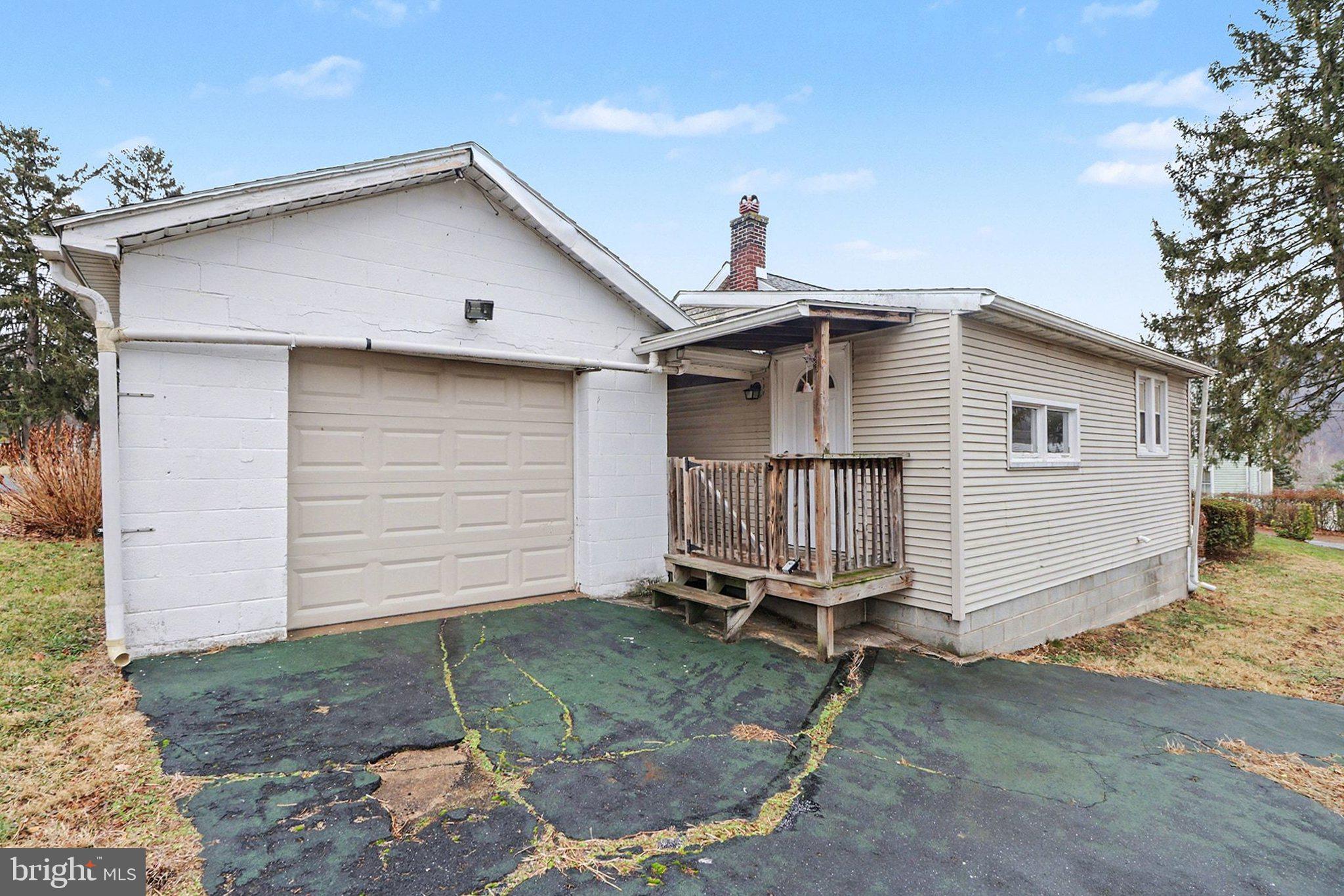 825 N LINCOLN STREET