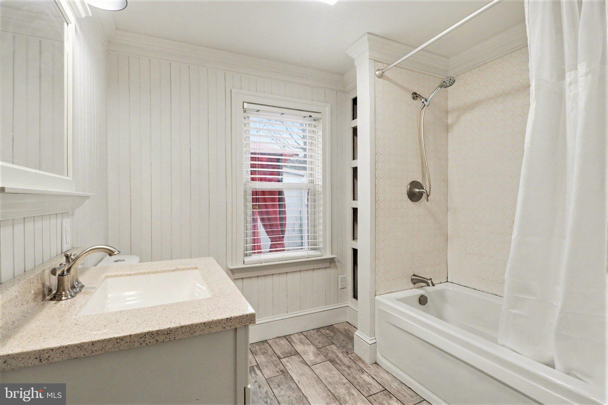 825 N LINCOLN STREET