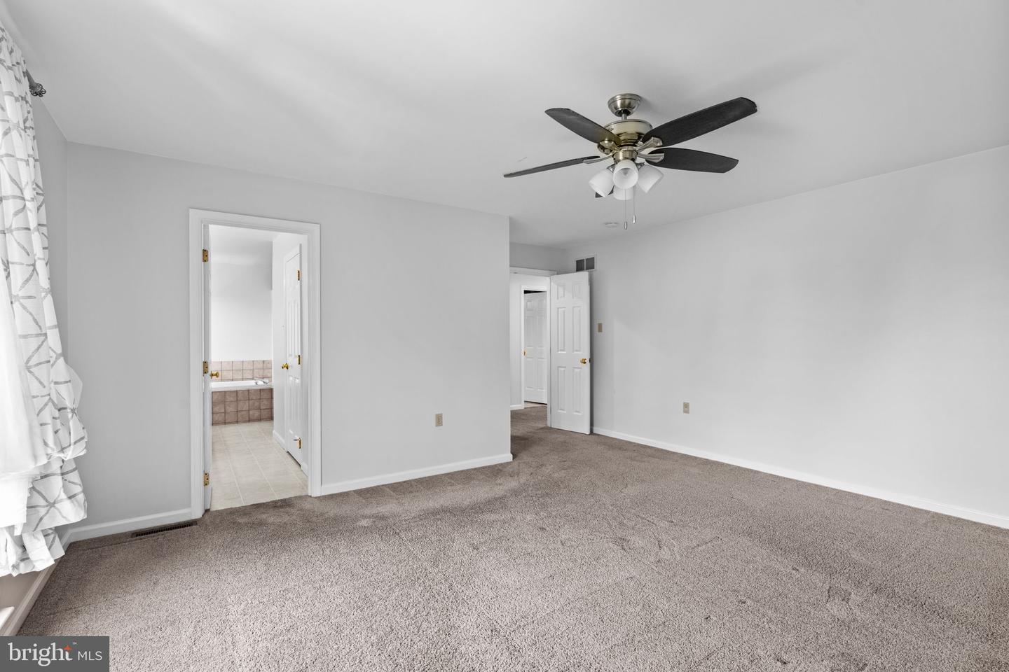 124 Pin Oak Dr