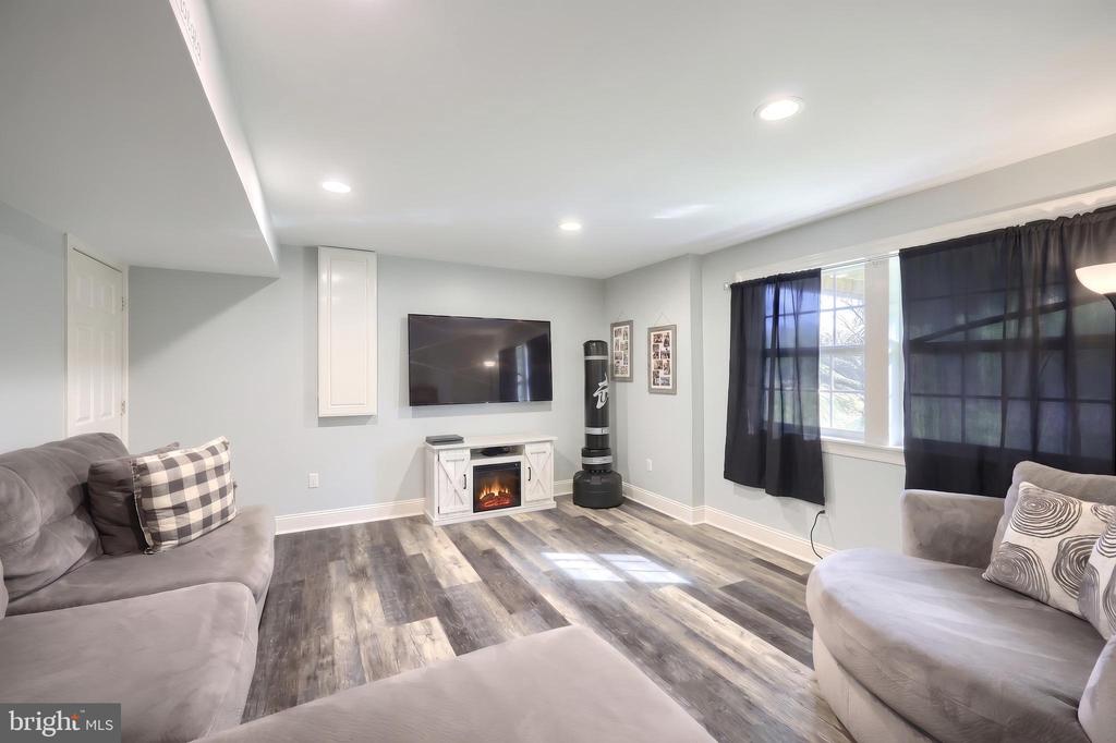 523 N REESER DRIVE