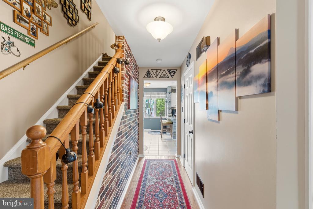 2911 VILLAGE SQUARE DRIVE