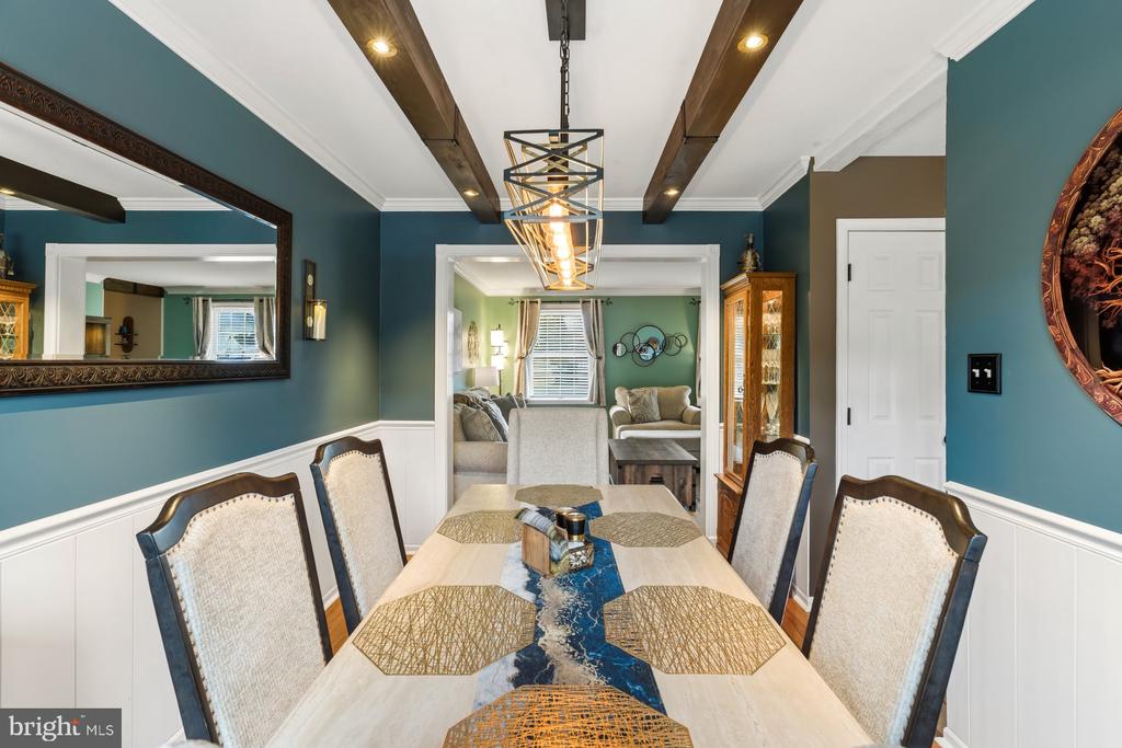 2911 VILLAGE SQUARE DRIVE