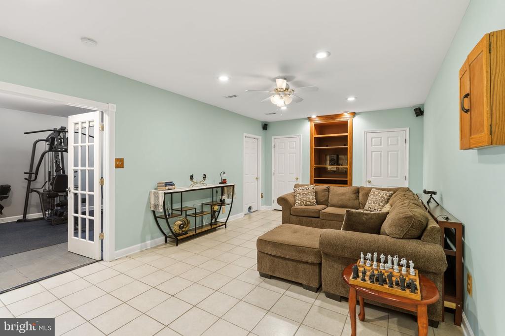2911 VILLAGE SQUARE DRIVE