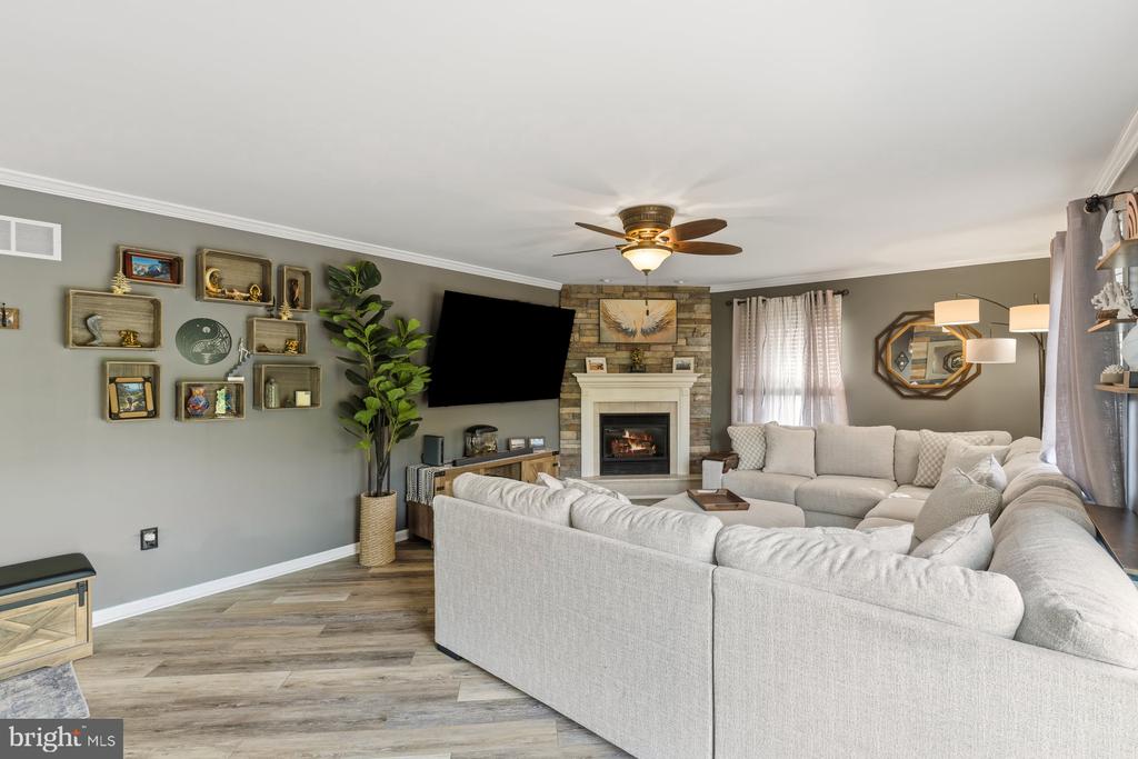 2911 VILLAGE SQUARE DRIVE