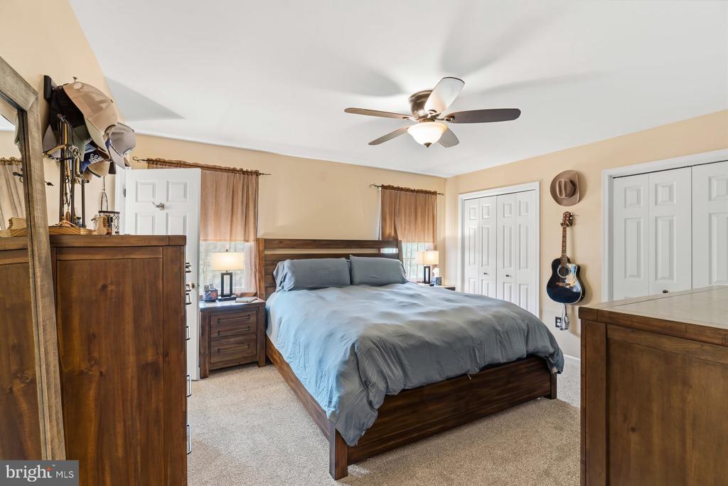 2911 VILLAGE SQUARE DRIVE