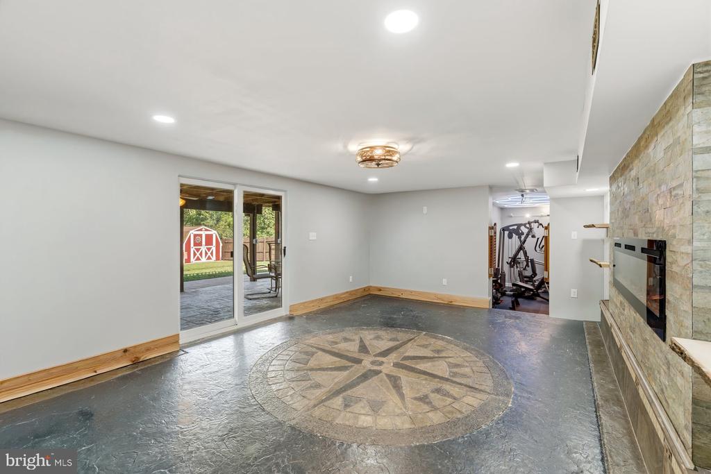 2911 VILLAGE SQUARE DRIVE