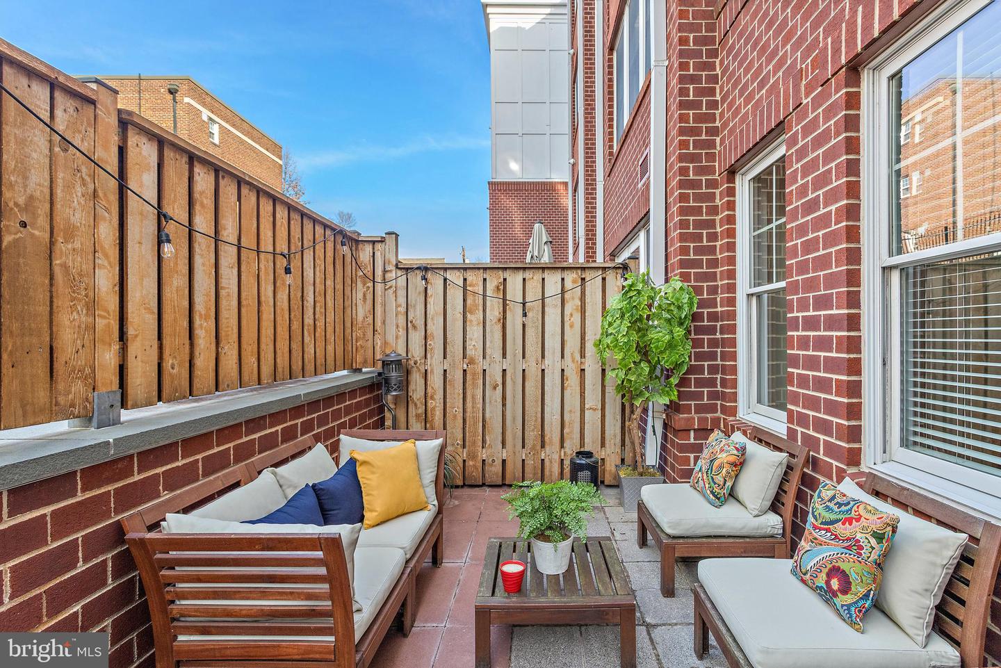 1418 N Rhodes St #B111