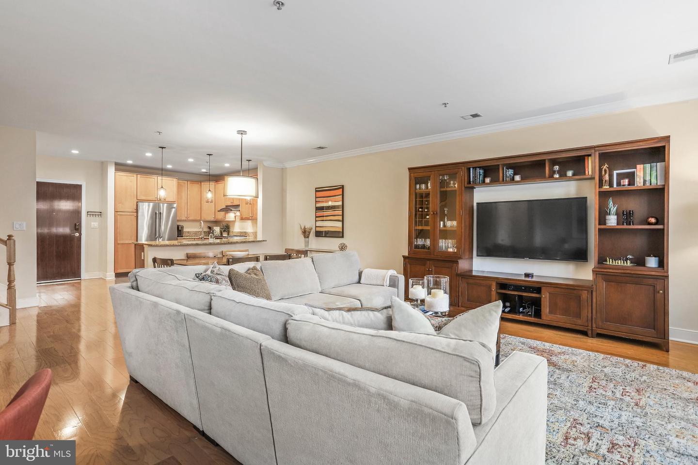 1418 N Rhodes St #B111