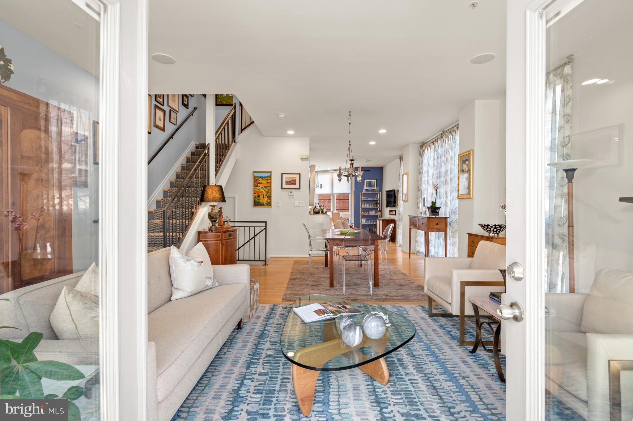 2002 N Westmoreland St