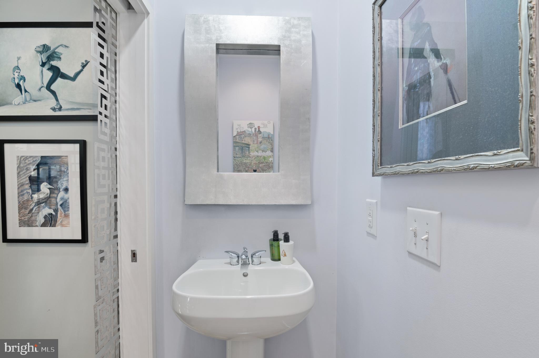 2002 N Westmoreland St