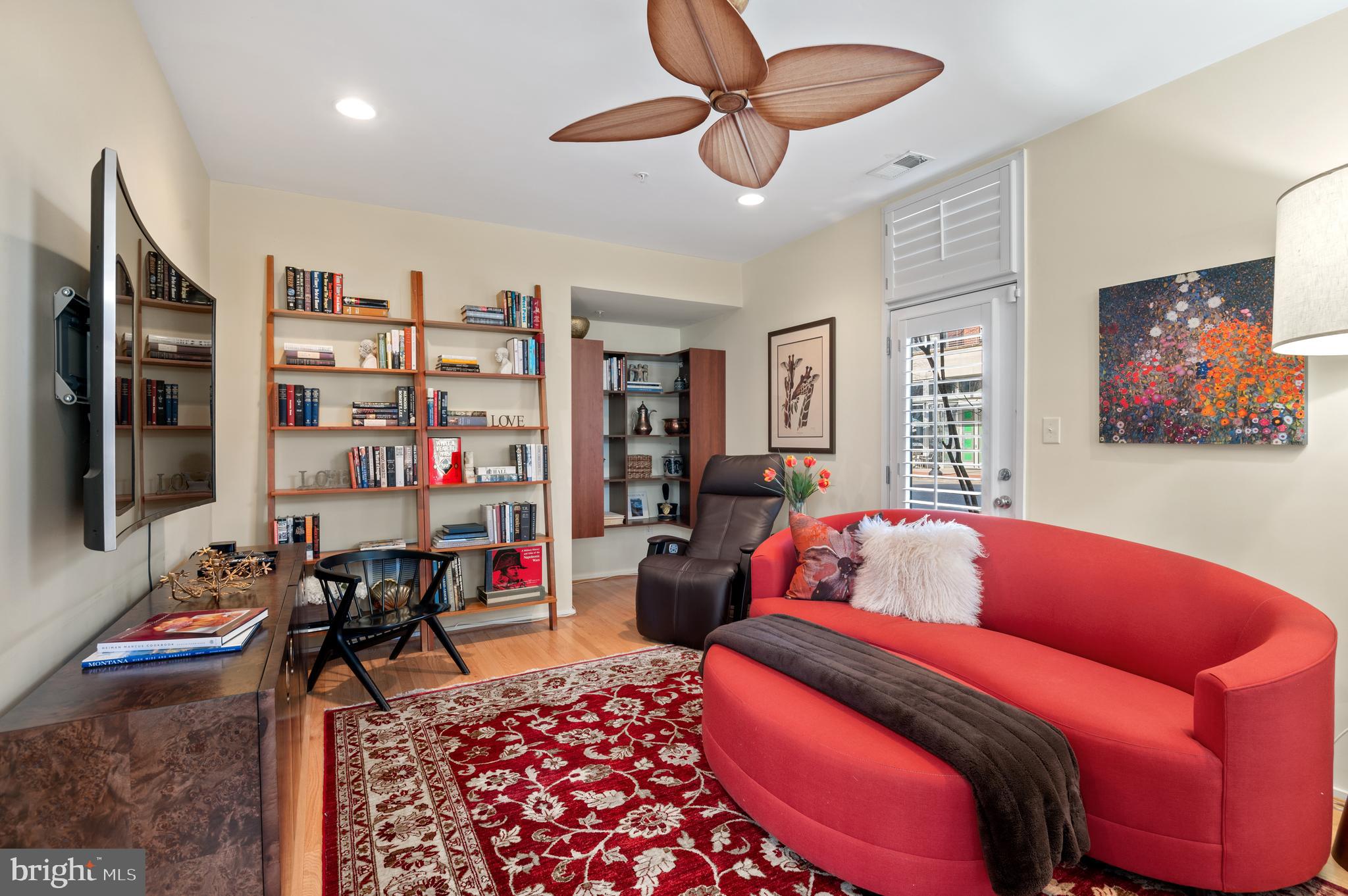 2002 N Westmoreland St