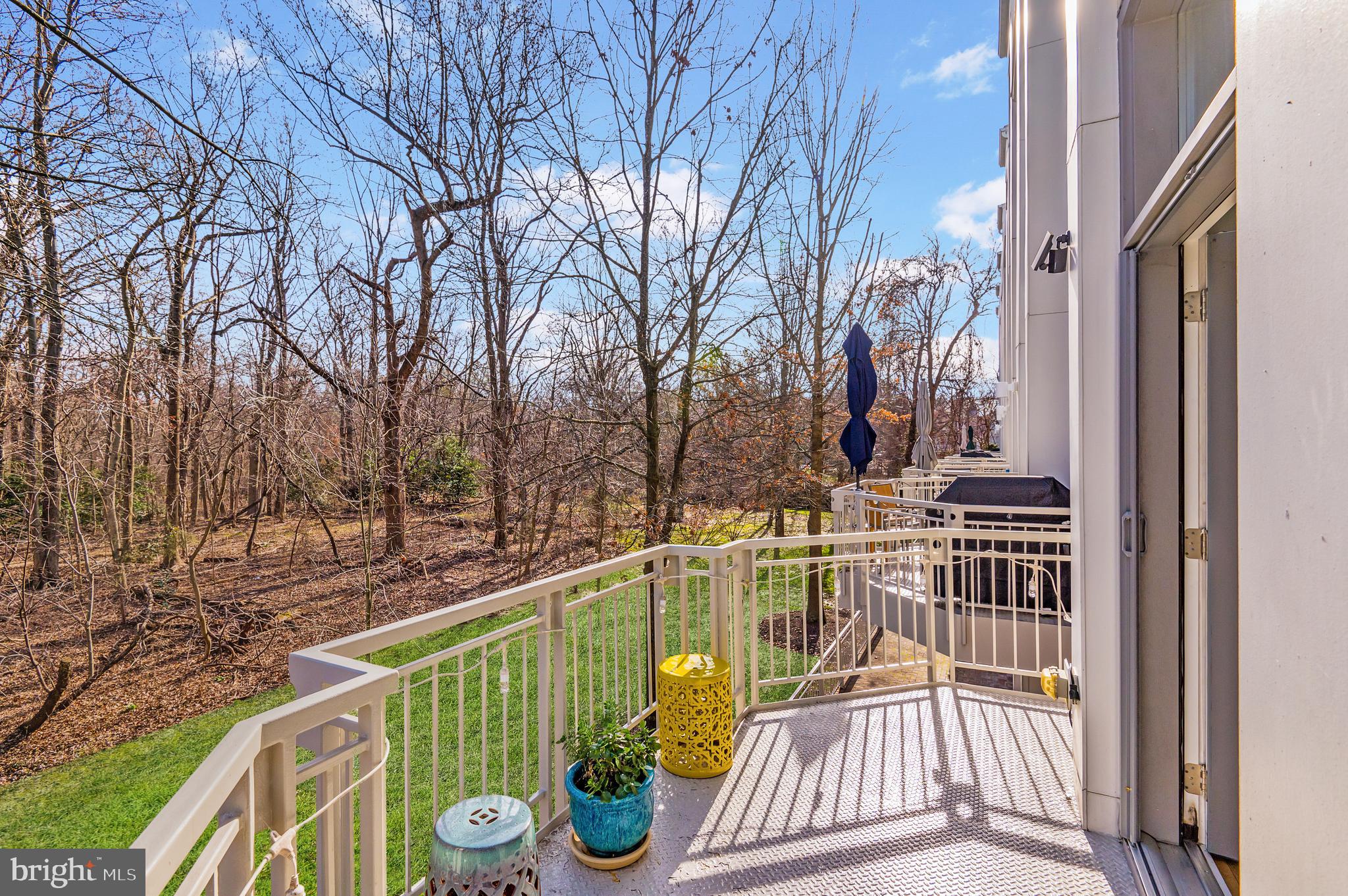 2002 N Westmoreland St