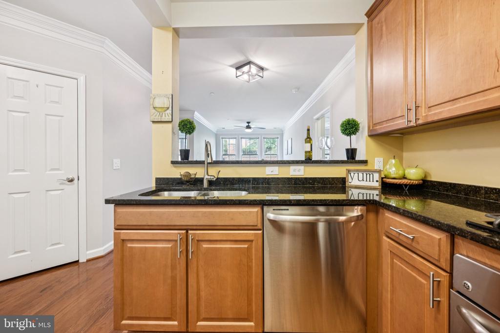 2101 MONROE N 107