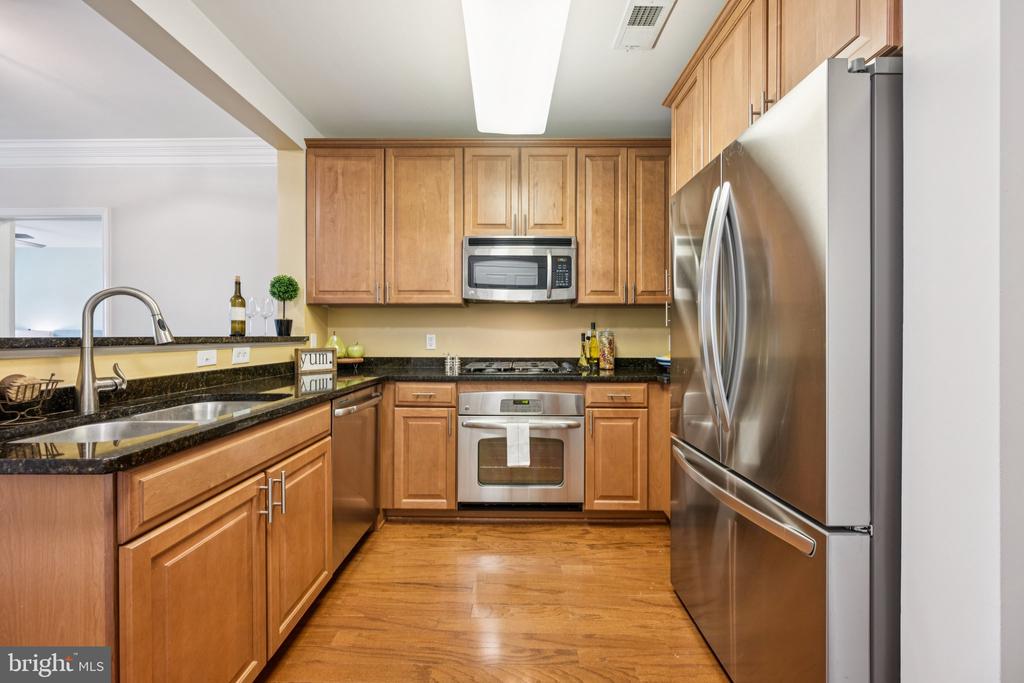 2101 MONROE N 107
