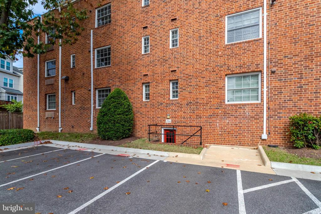 1706 W ABINGDON DRIVE Unit: 201