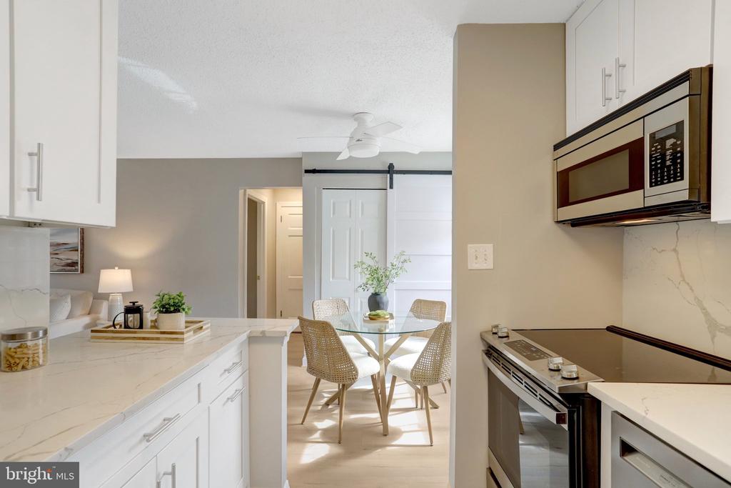 1706 W ABINGDON DRIVE Unit: 201