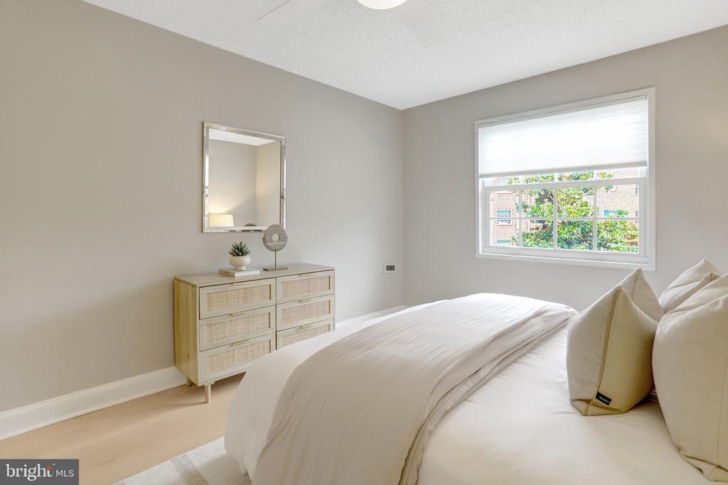 1706 W ABINGDON DRIVE Unit: 201