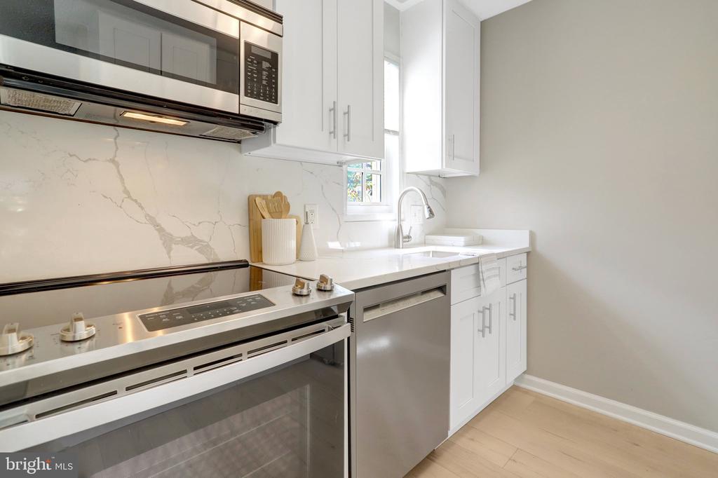 1706 W ABINGDON DRIVE Unit: 201