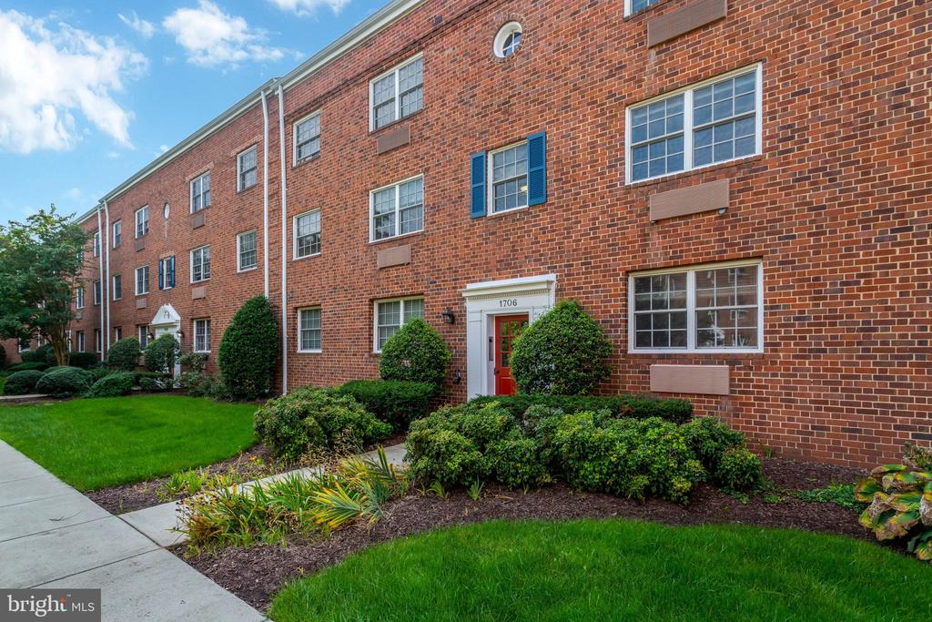 1706 W ABINGDON DRIVE Unit: 201