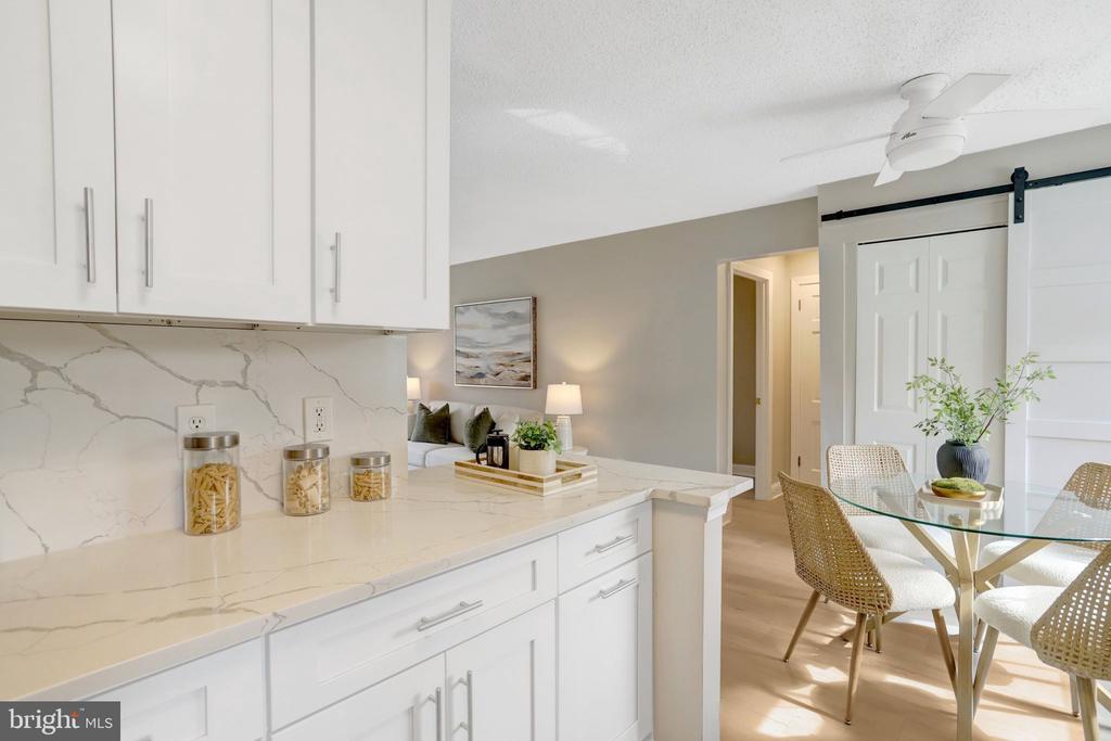 1706 W ABINGDON DRIVE Unit: 201