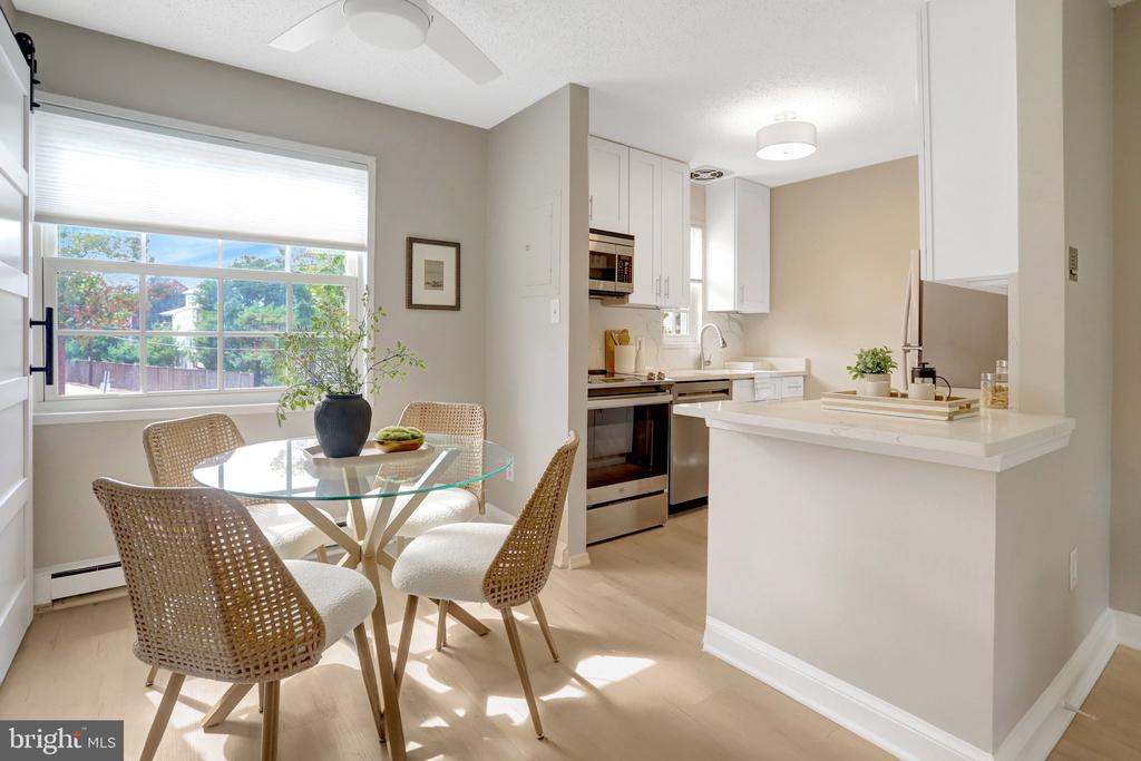 1706 W ABINGDON DRIVE Unit: 201