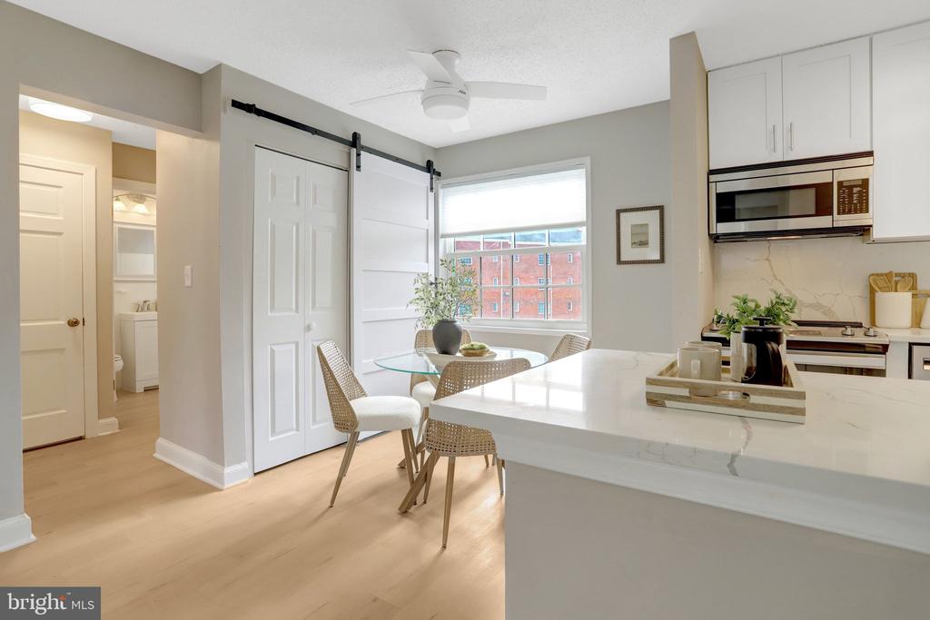 1706 W ABINGDON DRIVE Unit: 201