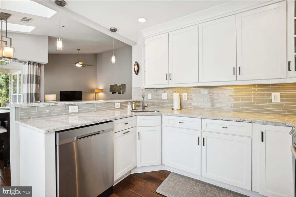 2826 Emma Lee St #302