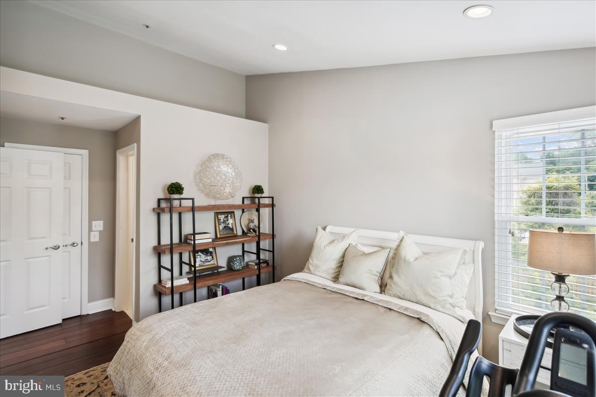 2826 Emma Lee St #302