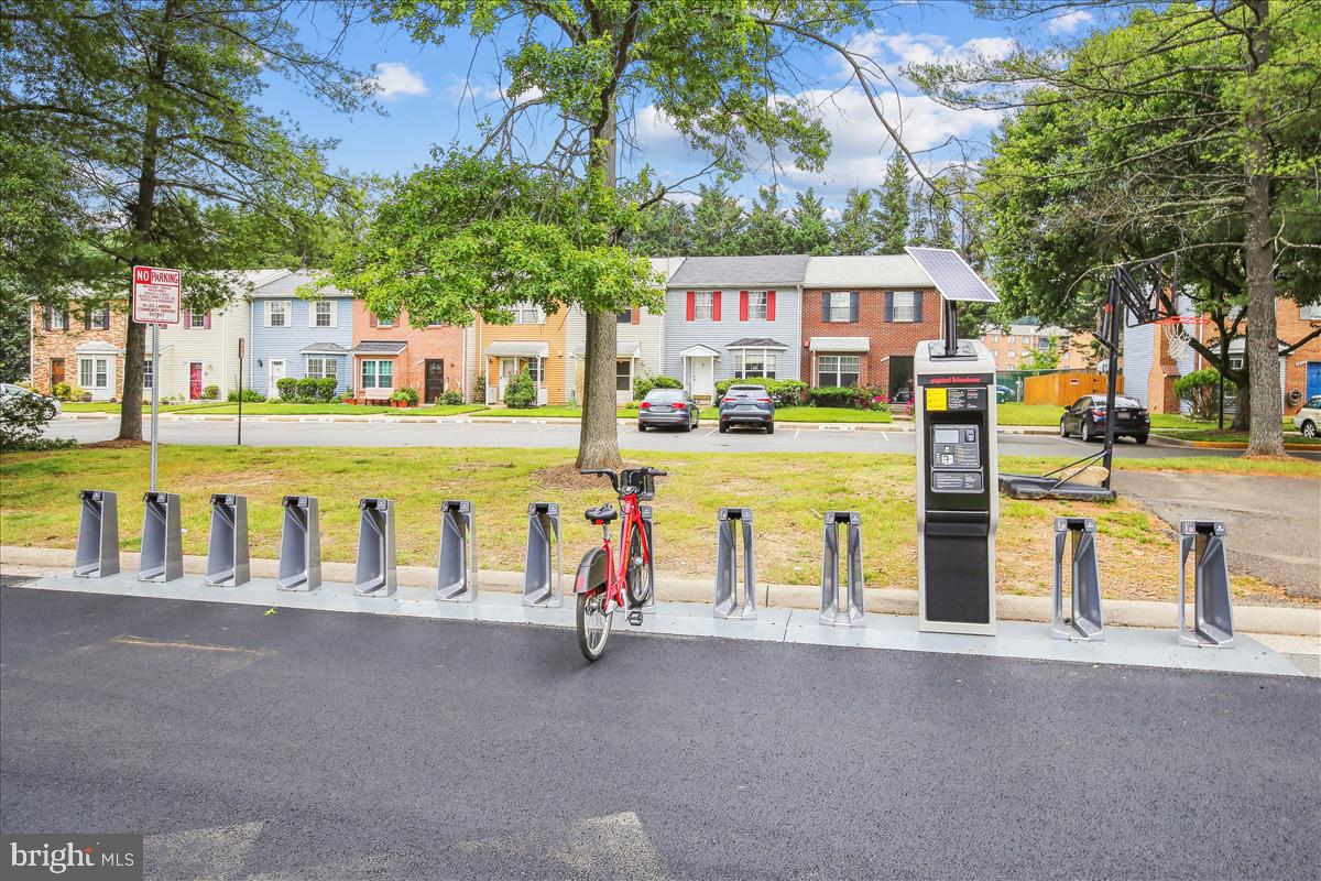 2826 Emma Lee St #302