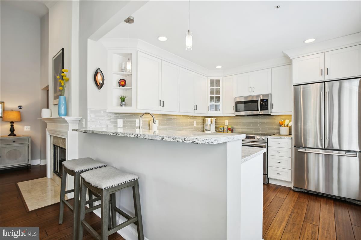 2826 Emma Lee St #302