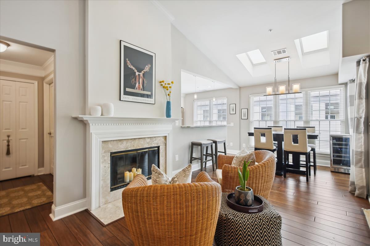 2826 Emma Lee St #302