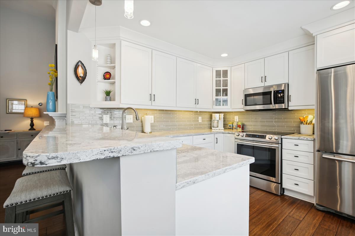 2826 Emma Lee St #302