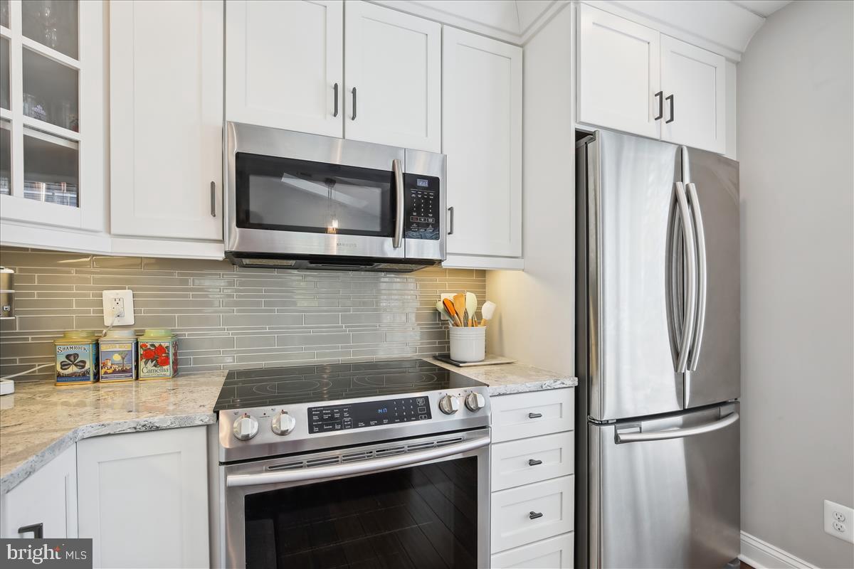 2826 Emma Lee St #302