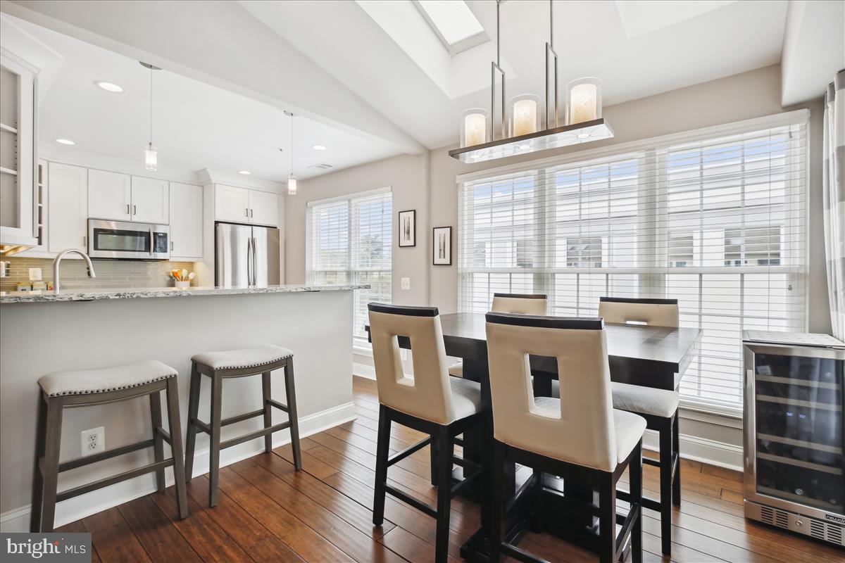 2826 Emma Lee St #302