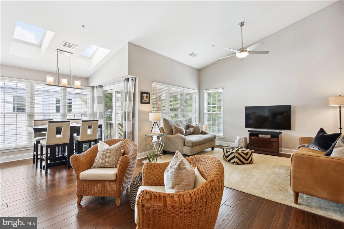 2826 Emma Lee St #302