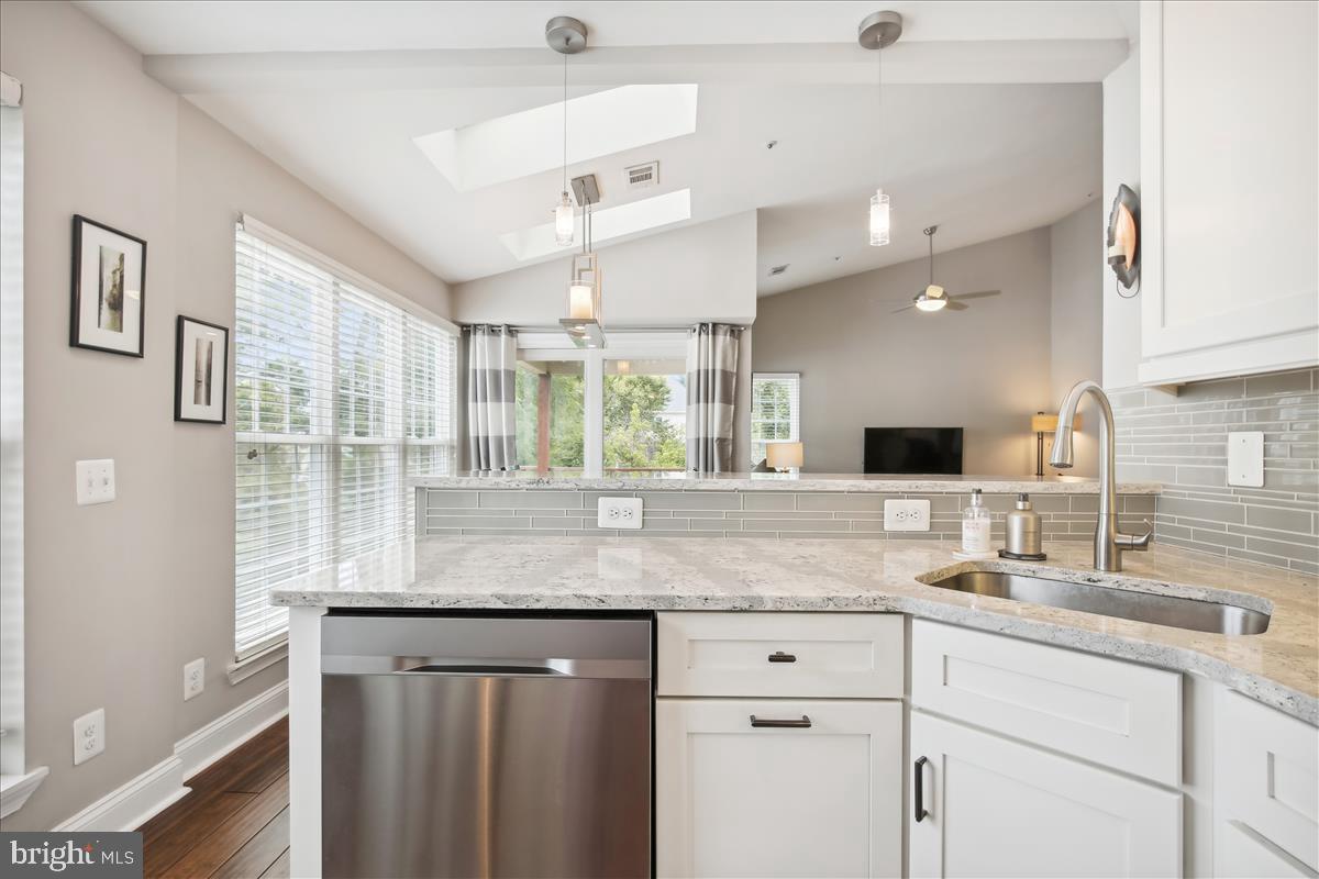 2826 Emma Lee St #302